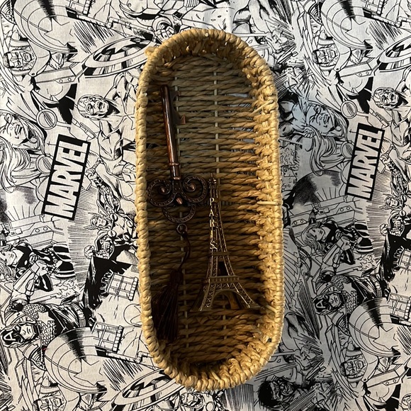 Decor - Picture 5 of 5